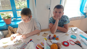 В творческом центре «Праздники детства» 16 июля состоялся мастер-класс для детей по изготовлению куклы-сувенира. 