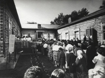 открытие  музея в здании бывшей школы. 1989 г_.jpg
